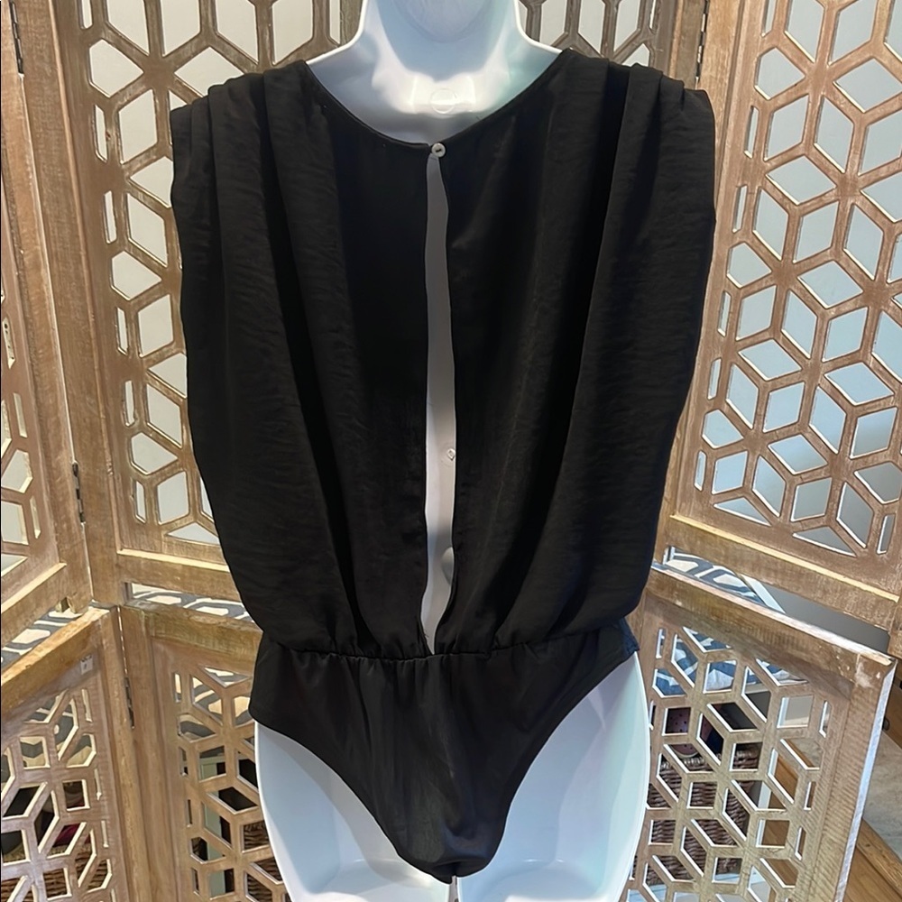 NWT She + Sky Lyndon BodySuit Black Sleeveless Drape Neck Size L - Picture 5 of 12